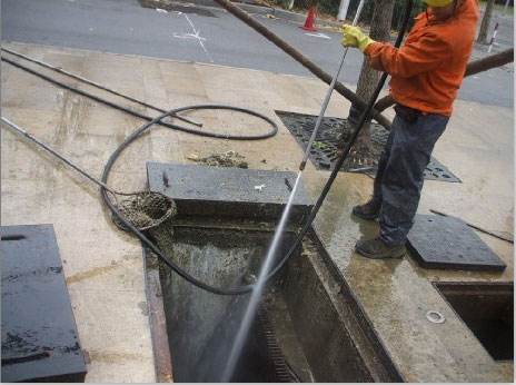 柳南池底污泥如何清理